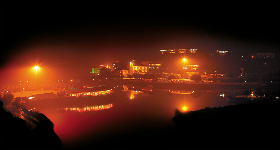 黑眼睛廣告為雁鳴湖旅游度假村宣傳推廣拍攝的風光圖片之霧中雁鳴湖