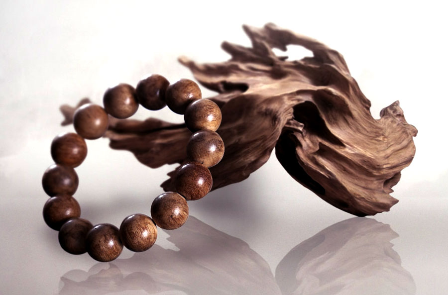 黑眼睛廣告為臻香閣沉香拍攝的產品-沉香手串